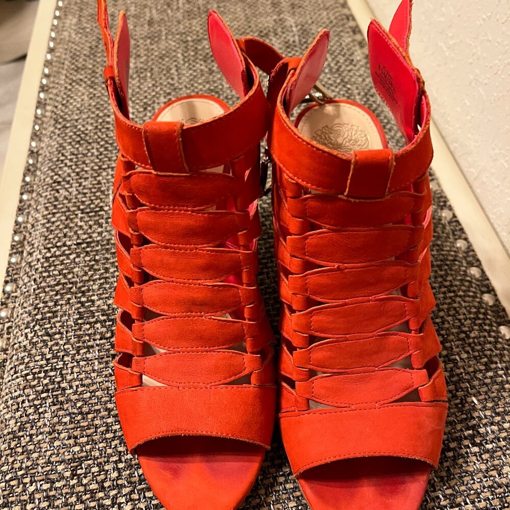 VINCE CAMUTO GENUINE LEATHER SHOOTIE 8.5 RED